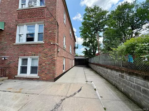 Exterior - 1616 Pilgrim Ave, New York, NY 10461 photo 4 of 4