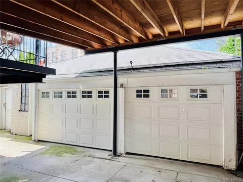 Exterior - 1616 Pilgrim Ave, New York, NY 10461 photo 2 of 4