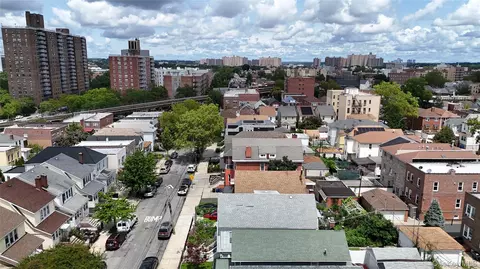 View/Area - 1616 Pilgrim Ave, New York, NY 10461 photo 3 of 4