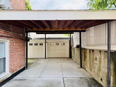 Exterior - 1616 Pilgrim Ave, New York, NY 10461 photo 3 of 4