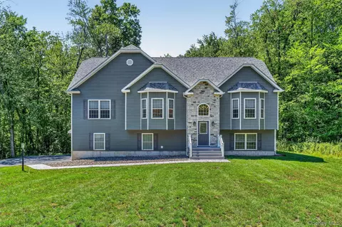 15 Alpine Ln, New Windsor, NY 10992