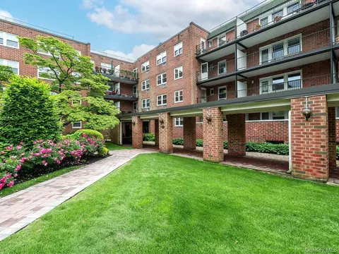32 Pearsall #1A, Glen Cove, NY 11542