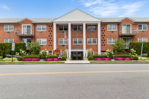 250 N Village Ave #B, Rockville Centre, NY 11570