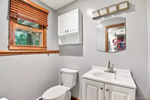 Bath - 26 Woods Rd, Philipstown, NY 10516 photo 3 of 3