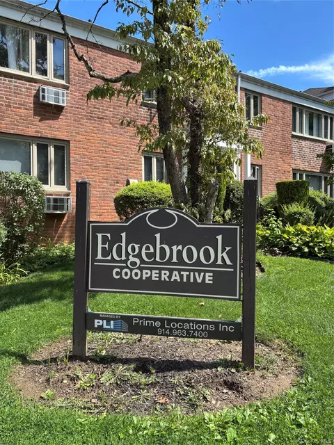 40 Lawrence Dr #D, Greenburgh, NY 10603
