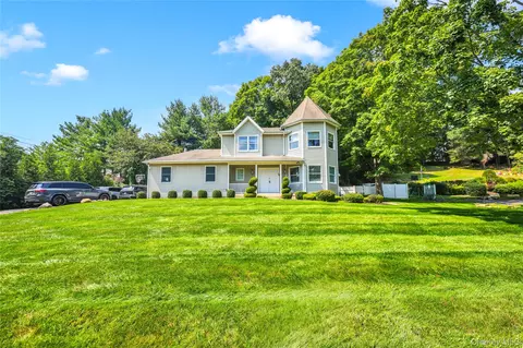 169 S Pascack Rd, Clarkstown, NY 10954