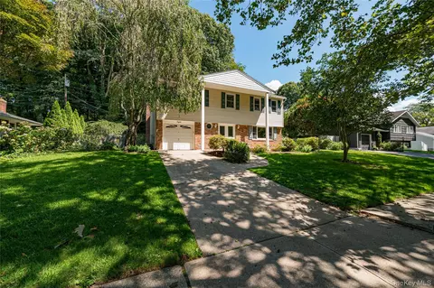 8 Salisbury Dr N, East Northport, NY 11731