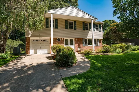 8 Salisbury Dr N, East Northport, NY 11731