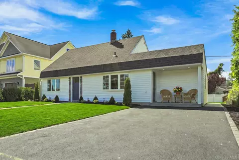 26 Birch Ln, Levittown, NY 11756