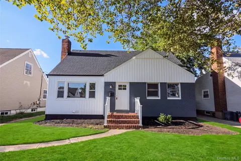 843 Jerusalem Ave, Merrick, NY 11566