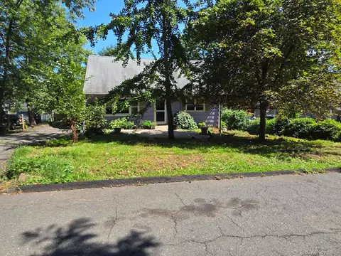 225 S Harrison Ave, Clarkstown, NY 10920