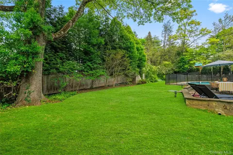 Exterior - 3 Lea Pl, Rye, NY 10580 photo 4 of 12