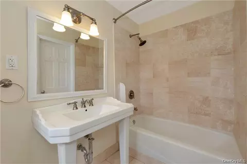 Bath - 3 Lea Pl, Rye, NY 10580 photo 2 of 3