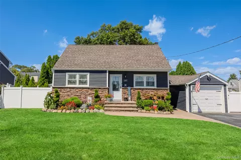 1430 12th St, West Babylon, NY 11704