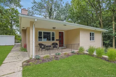 20 Ravensdale Rd, Greenburgh, NY 10706