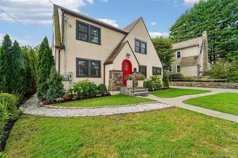 7 Parkview Ct, White Plains, NY 10603