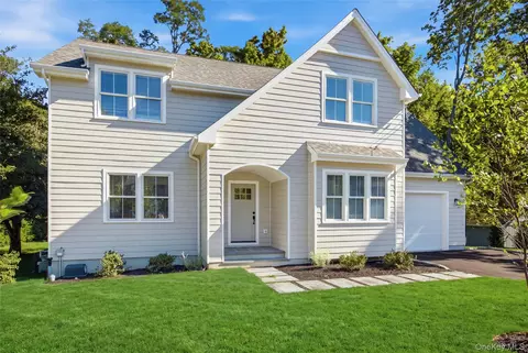 11 Park St, Setauket, NY 11733