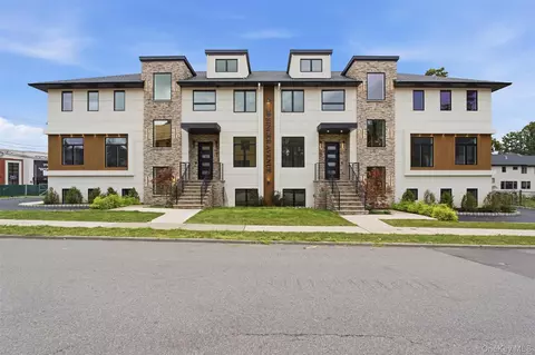 20 Singer Ave #201, Ramapo, NY 10977