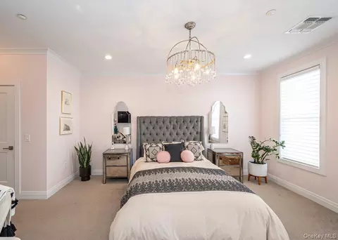 Bedroom - 30101 Spruce Pond Cir, Plainview, NY 11803 photo 2 of 3