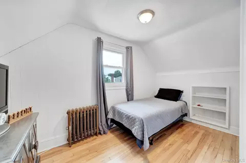 Bedroom - 19 Westmoreland Rd, Merrick, NY 11566 photo 2 of 3
