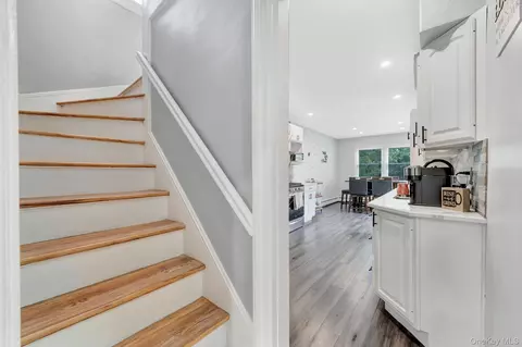 Entry Way - 19 Westmoreland Rd, Merrick, NY 11566 photo 2 of 5