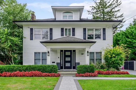39 Burton Ave, Woodmere, NY 11598
