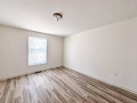 Bedroom - 25 Marina Dr, Catskill, NY 12414 photo 3 of 4