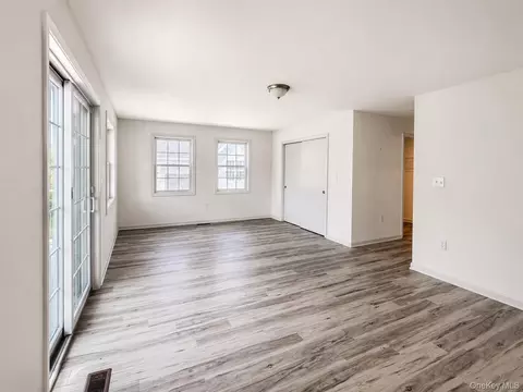 Living - 25 Marina Dr, Catskill, NY 12414 photo 9 of 10