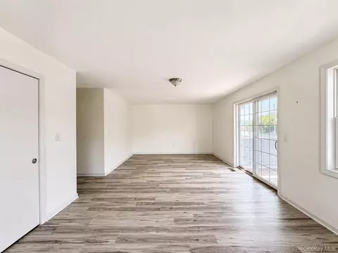 Living - 25 Marina Dr, Catskill, NY 12414 photo 7 of 10