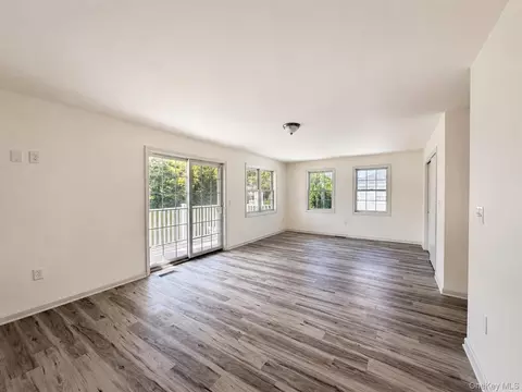 Living - 25 Marina Dr, Catskill, NY 12414 photo 8 of 10