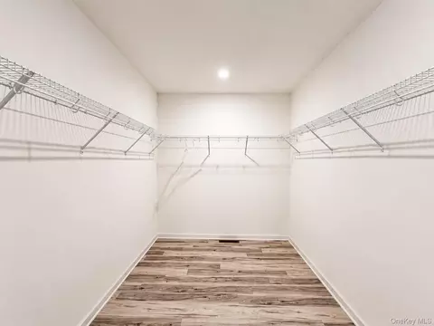 Entry Way - 25 Marina Dr, Catskill, NY 12414 photo 3 of 4