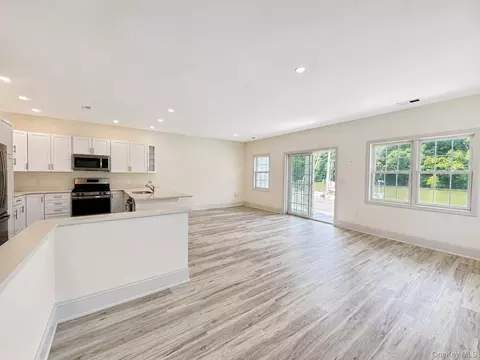Living - 25 Marina Dr, Catskill, NY 12414 photo 2 of 10