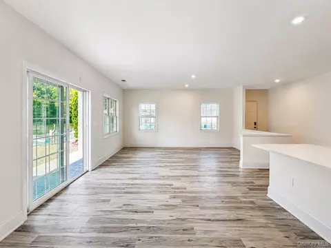 Living - 25 Marina Dr, Catskill, NY 12414 photo 5 of 10