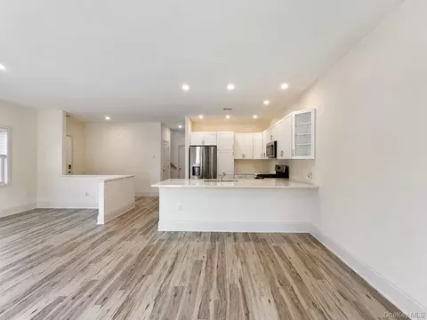 Living - 25 Marina Dr, Catskill, NY 12414 photo 4 of 10