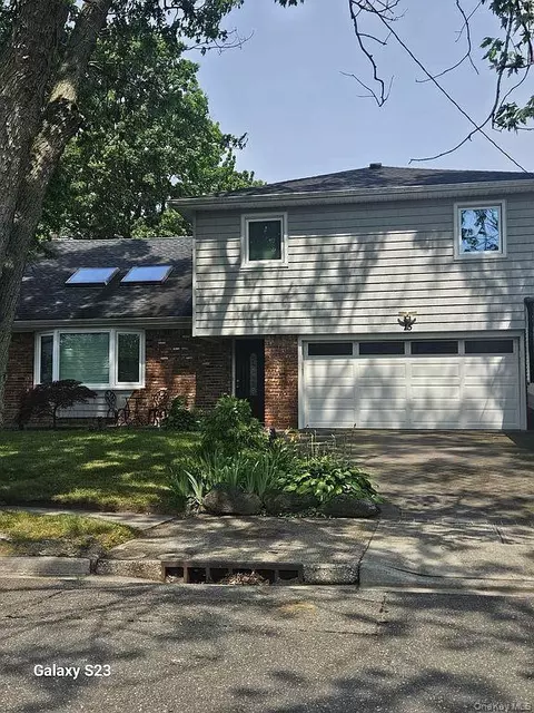 15 Captains Rd, Valley Stream, NY 11581