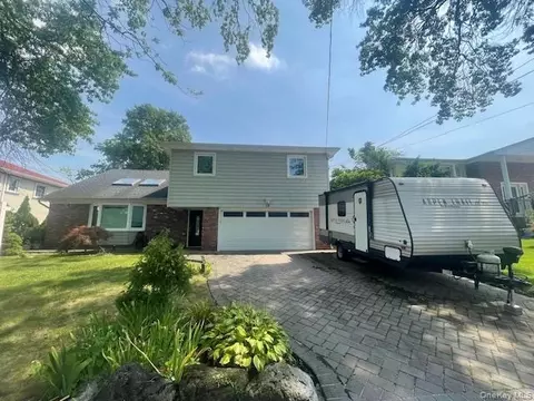 15 Captains Rd, Valley Stream, NY 11581