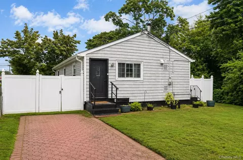 35 S 20th St, Wyandanch, NY 11798