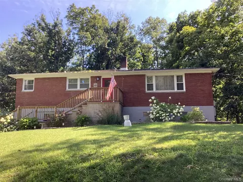 65 Luty Dr, Hyde Park, NY 12538