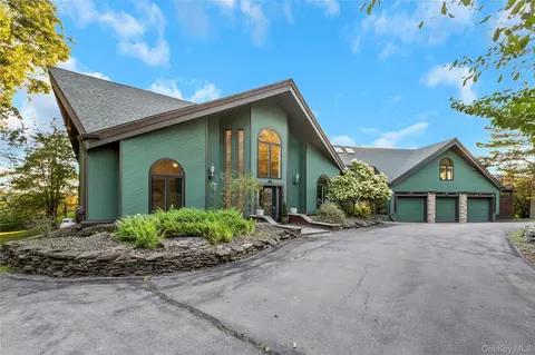 69 Cedar Pond Ln, Chester, NY 10918