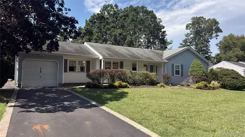 128 Rocky Point Landing Rd, Rocky Point, NY 11778