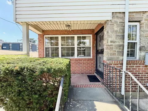 59-18 154th Pl, Flushing, NY 11355