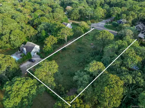 115 Bay Ave E, Southampton, NY 11946