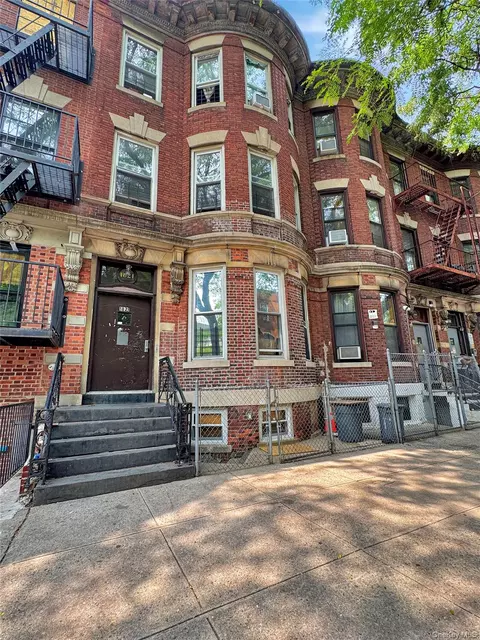 1821 Topping Ave, New York, NY 10457