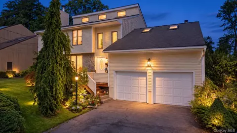 88 Rockingchair Rd, Greenburgh, NY 10607