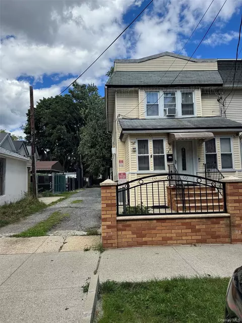 91-53 96th St, New York, NY 11421