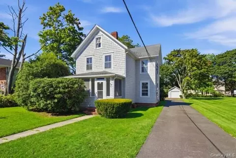 36 Railroad Ave, Center Moriches, NY 11934
