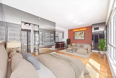 350 W 42nd St #19I, New York, NY 10036