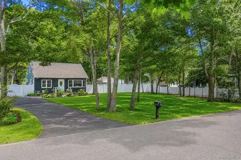 51 Roberts Rd W, Shirley, NY 11967