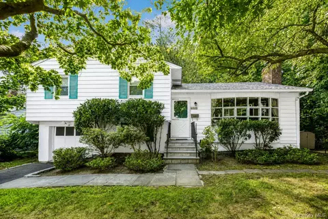 13 Vista Pl, Greenburgh, NY 10530