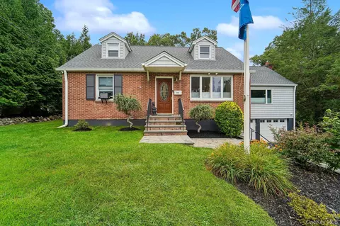 11 Fairview Pl, Ramapo, NY 10901